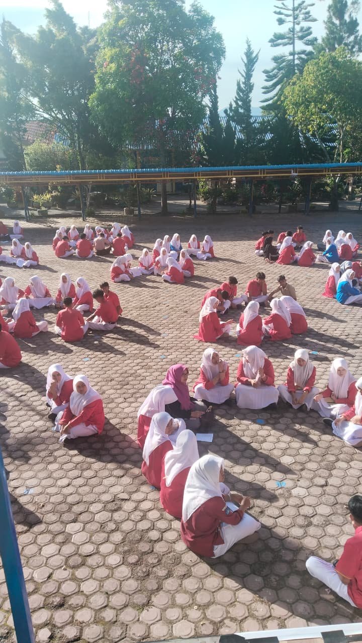 Siswa SMA Negeri 1 Bukit Asah Keberanian Lewat Literasi