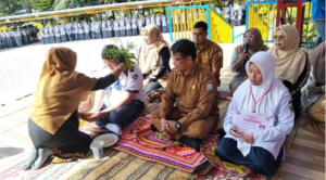 MPLS SMA Negeri 1 Bukit Dipadukan Tradisi Munyerahni Murid ku Tengku Guru